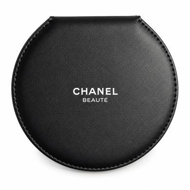 Фото Косметическое складное зеркало с чёрным чехлом CHANEL Beaut&eacute; CHANEL Beaut&eacute;
