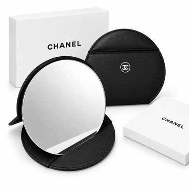 Фото Косметическое складное зеркало с чёрным чехлом CHANEL Beaut&eacute; CHANEL Beaut&eacute;