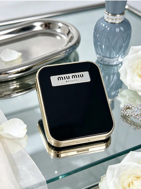 Фото Дзеркало кишенькове складне двостороннє для макіяжу Miu Miu Beauty Дзеркало Miu Miu Beauty чорне